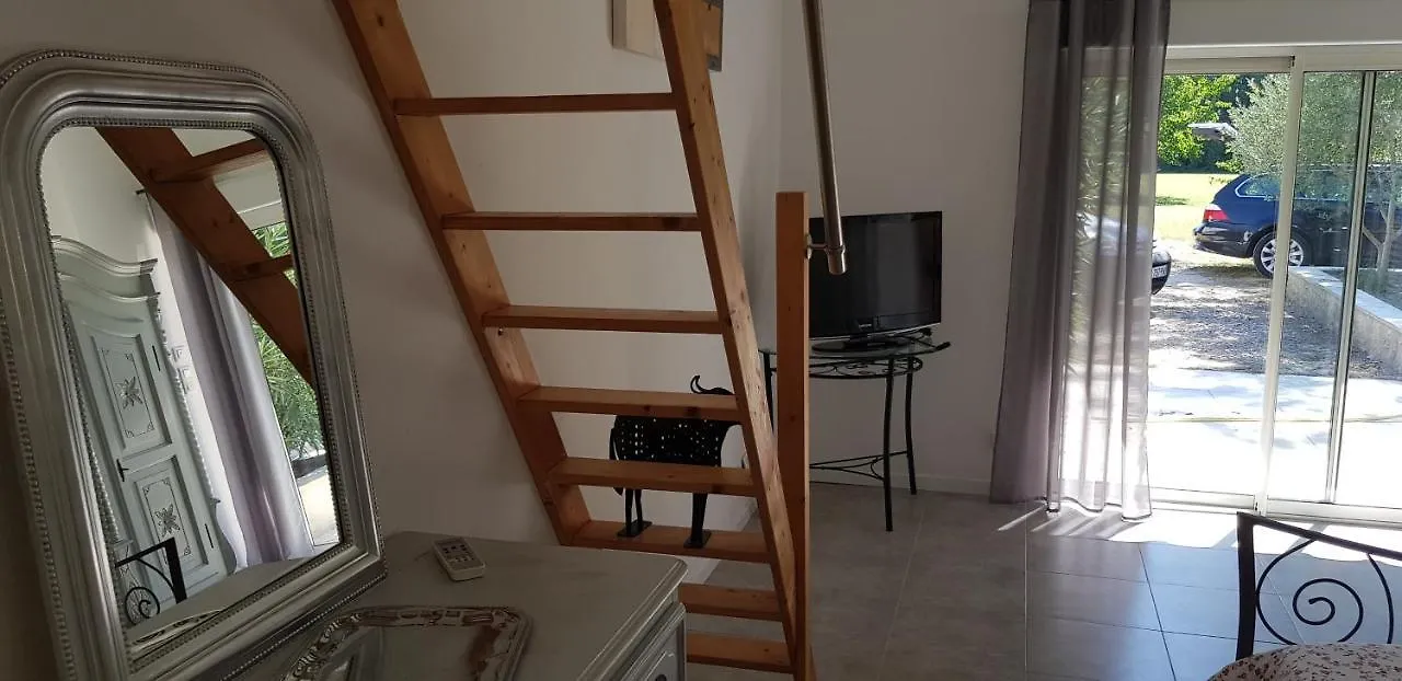 Une Halte En Provence Graveson Bed & Breakfast